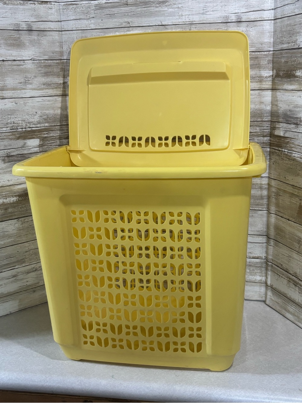 Vintage Rubbermaid laundry hamper  pierced Tulip design